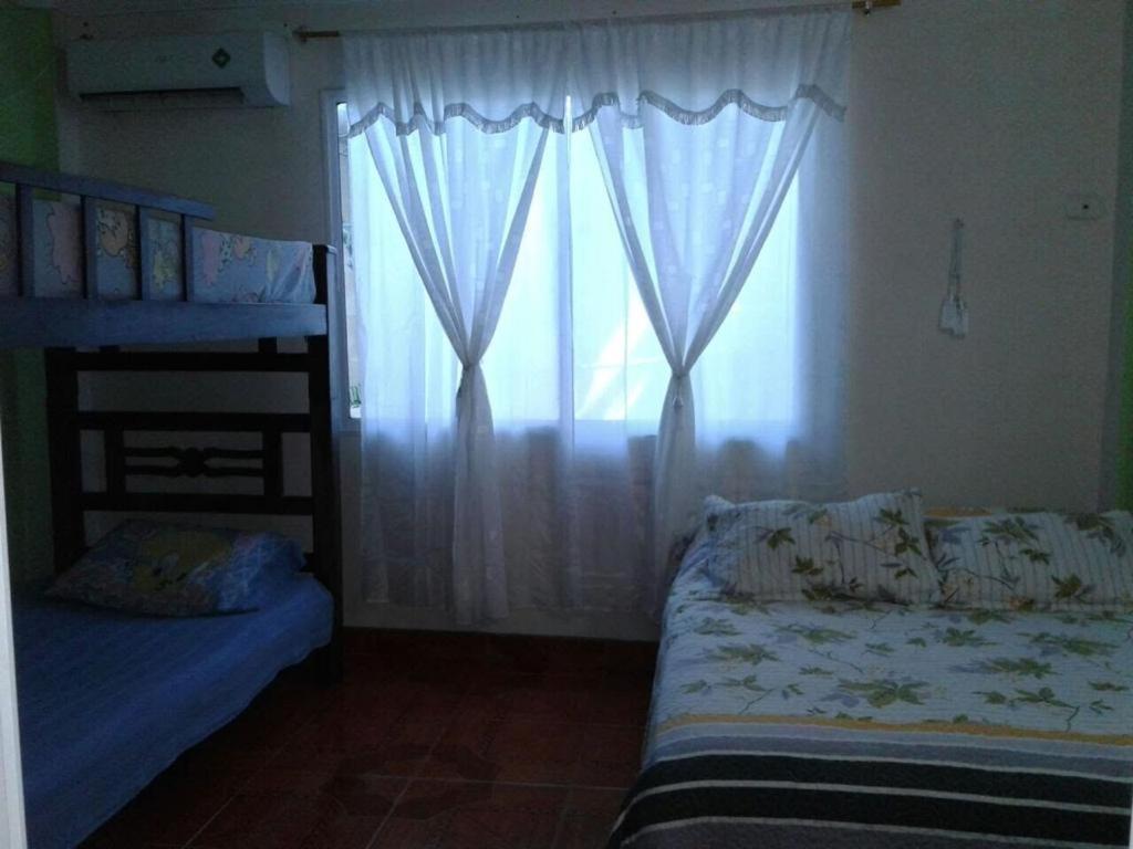 Hostal Isabella Santa Marta  Luaran gambar