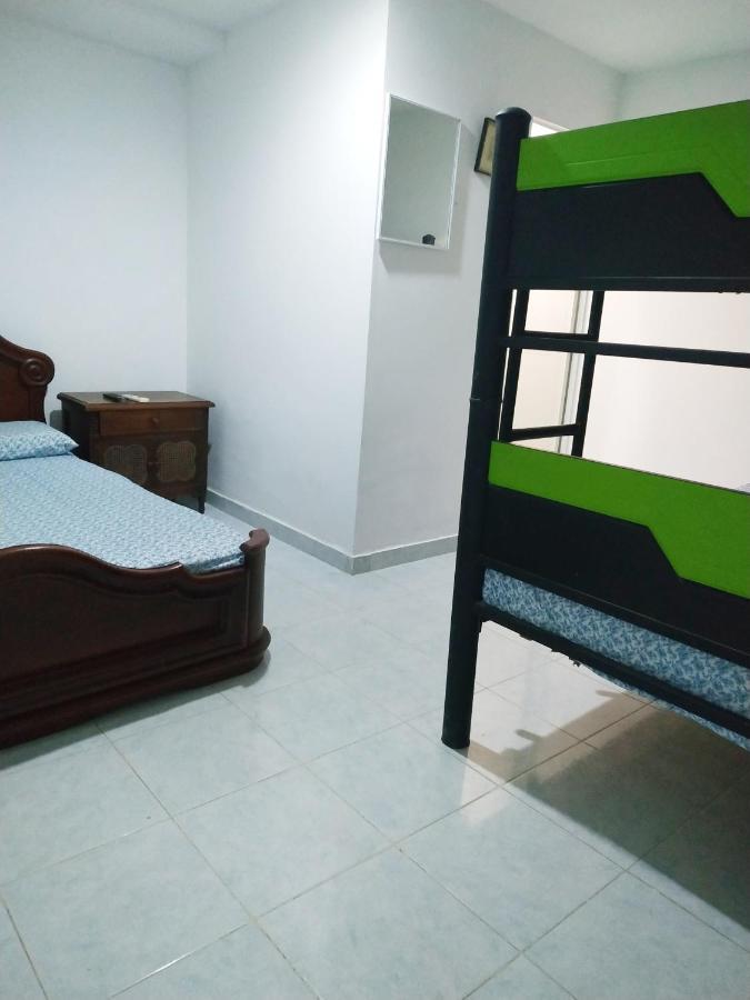 Hostal Isabella Santa Marta  Luaran gambar